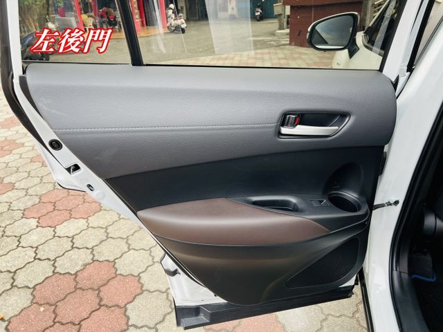 超優A級認證車 原廠保固中 油電尊爵版 環景 LED頭燈 數位儀表 里程保證8500公里 全車100%原漆原鈑件  第13張相片