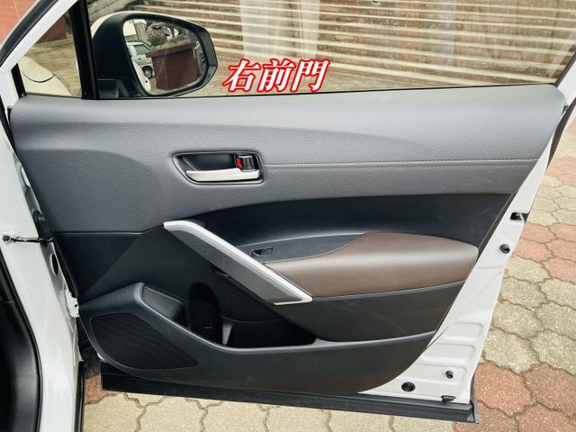 超優A級認證車 原廠保固中 油電尊爵版 環景 LED頭燈 數位儀表 里程保證8500公里 全車100%原漆原鈑件  第14張相片