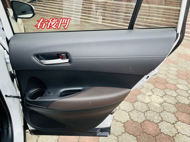 超優A級認證車 原廠保固中 油電尊爵版 環景 LED頭燈 數位儀表 里程保證8500公里 全車100%原漆原鈑件  第15張相片