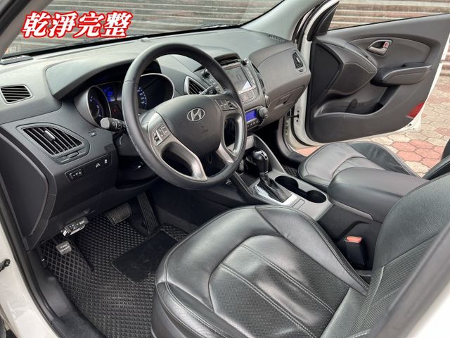超優A級認證車 柴油版大馬力 電動椅 影音電視 里程保證僅116000公里 全車100%原鈑件  第8張相片