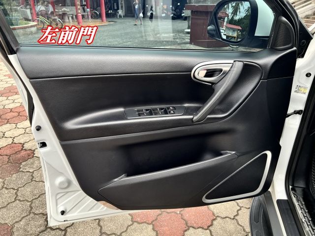 超優A級認證車 新車價113萬 頂級旗艦版 省油新型ECO引擎  里程保證131000公里 全車100%原鈑件  第12張相片