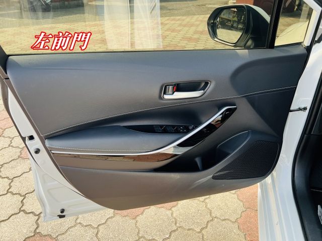 原廠新車保固中 頂級旗艦版 LED頭燈 電動椅 環景 CARPLAY 里程保證僅2631公里 全車100%原漆原鈑件  第12張相片