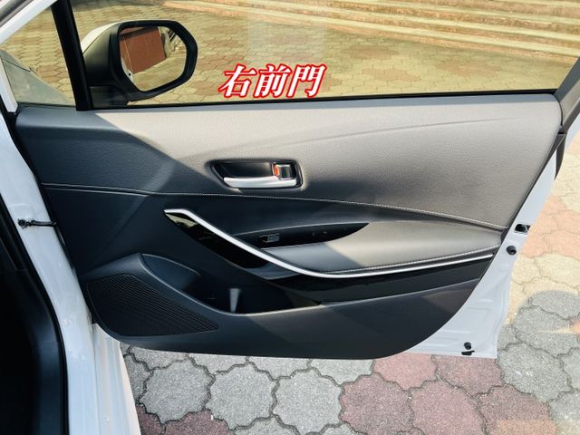 原廠新車保固中 頂級旗艦版 LED頭燈 電動椅 環景 CARPLAY 里程保證僅2631公里 全車100%原漆原鈑件  第14張相片