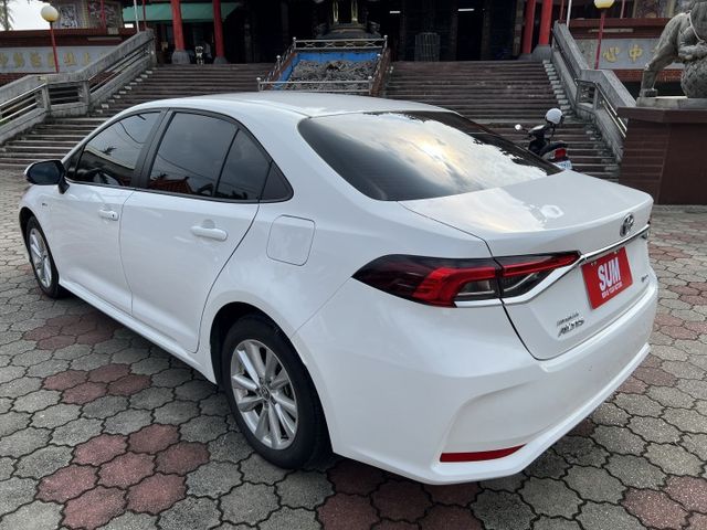 原廠保固中 新型HEV油電豪華版 I KEY 盲點 CAR PLAY  里程保證14000公里 全車100%原鈑件  第4張相片
