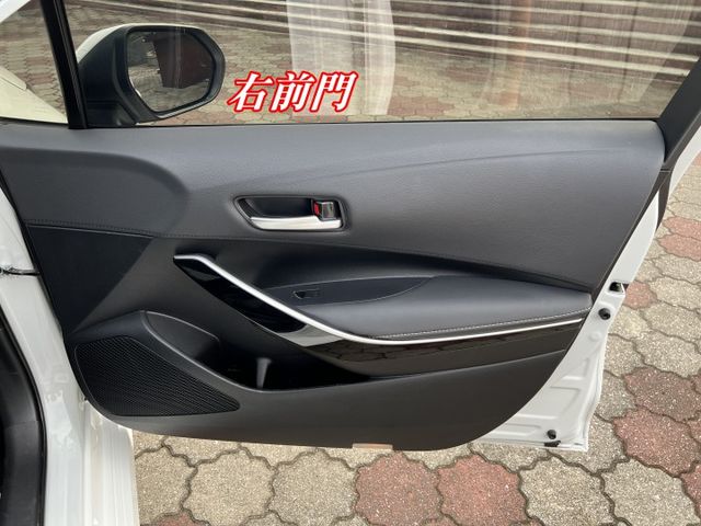 原廠保固中 新型HEV油電豪華版 I KEY 盲點 CAR PLAY  里程保證14000公里 全車100%原鈑件  第14張相片