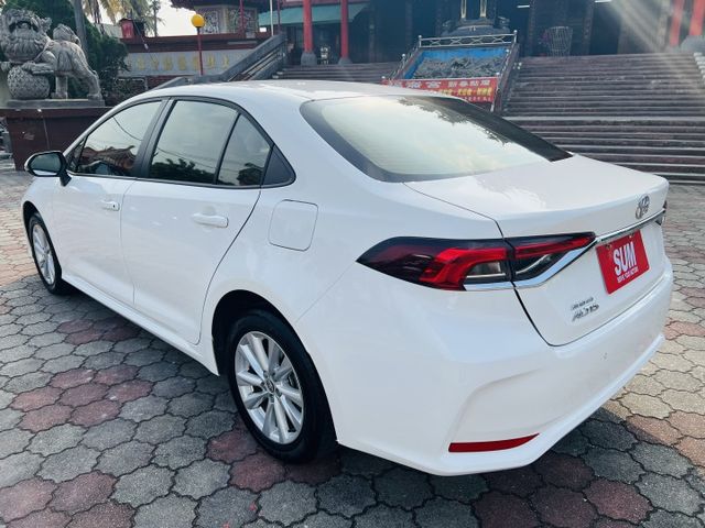 新車原廠保固中 I KEY 定速 恆溫 盲點偵測 CAR PLAY 里程保證僅11729公里 全車100%原漆原鈑件  第4張相片
