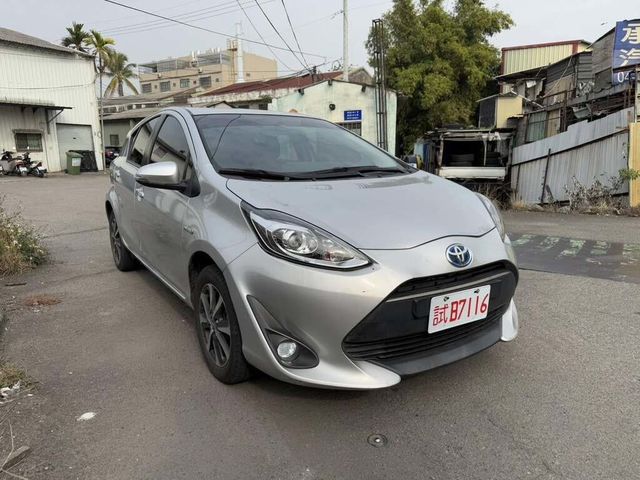 TOYOTA豐田 PRIUS C  第1張相片