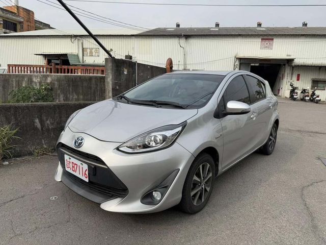 TOYOTA豐田 PRIUS C  第3張相片