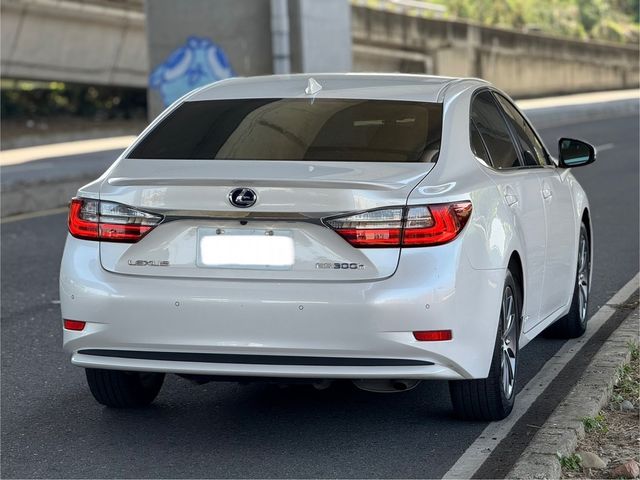 LEXUS凌志 ES300H  第3張相片