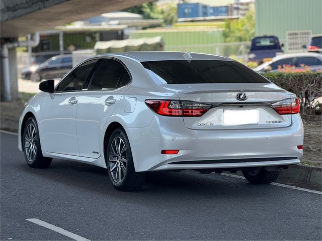 LEXUS凌志 ES300H  第4張相片