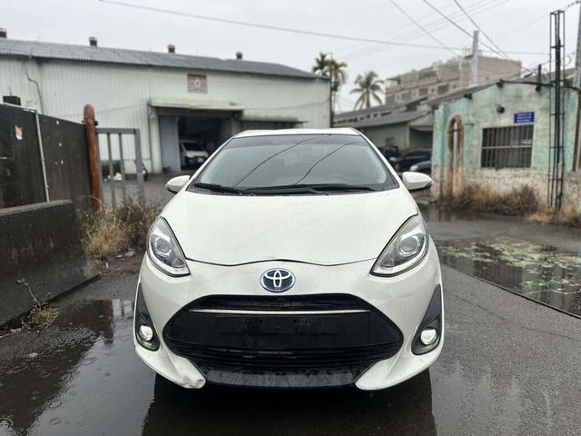 TOYOTA豐田 PRIUS C  第2張相片