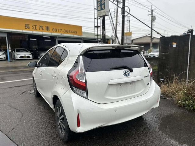 TOYOTA豐田 PRIUS C  第3張相片