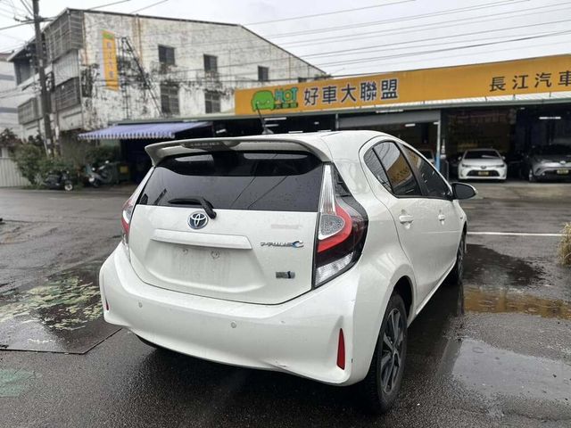 TOYOTA豐田 PRIUS C  第5張相片