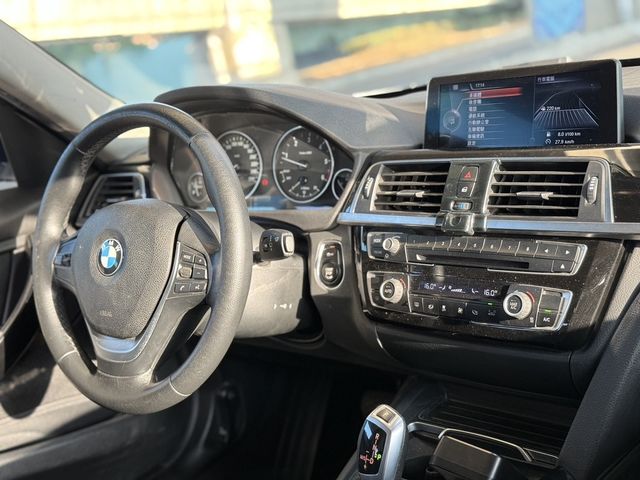 BMW寶馬 318D SEDAN  第6張相片