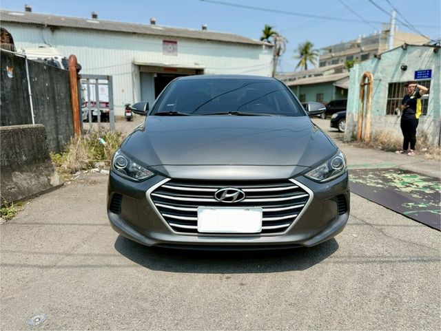HYUNDAI現代 ELANTRA  第2張相片