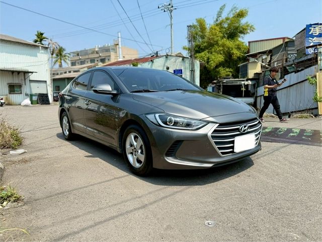 HYUNDAI現代 ELANTRA  第3張相片