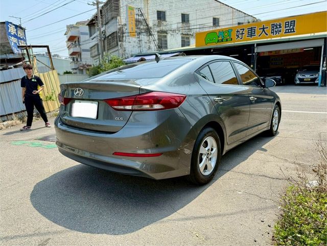HYUNDAI現代 ELANTRA  第4張相片