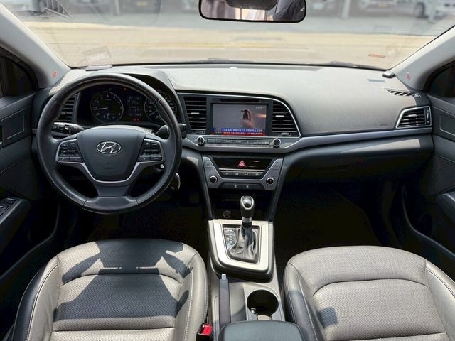 HYUNDAI現代 ELANTRA  第9張相片