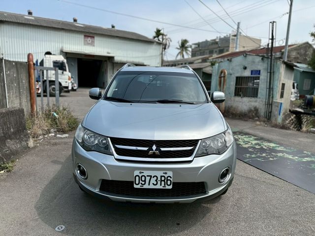 MITSUBISHI三菱 OUTLANDER  第2張相片