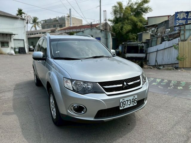 MITSUBISHI三菱 OUTLANDER  第3張相片