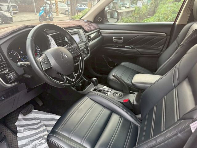 MITSUBISHI三菱 OUTLANDER  第7張相片