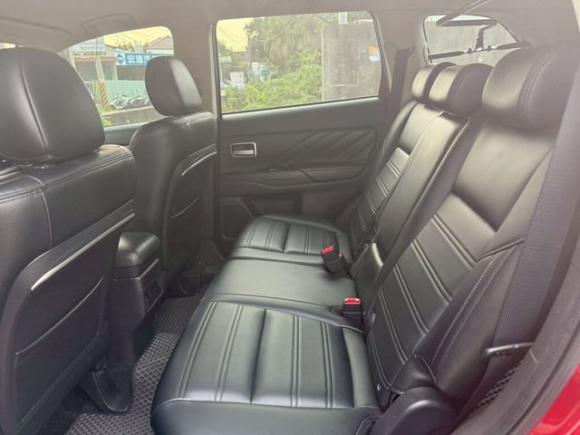 MITSUBISHI三菱 OUTLANDER  第8張相片
