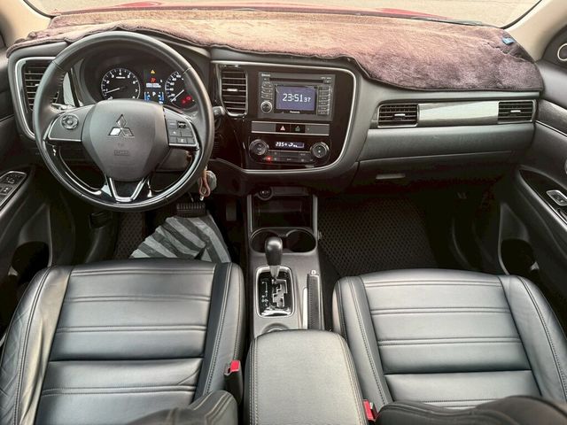 MITSUBISHI三菱 OUTLANDER  第9張相片