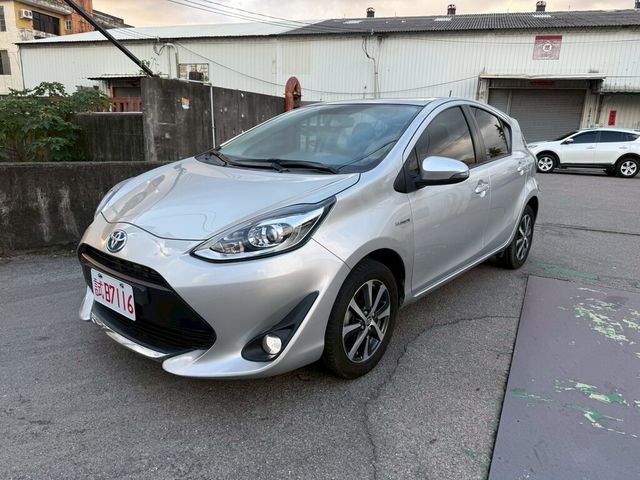 TOYOTA豐田 PRIUS C  第1張相片