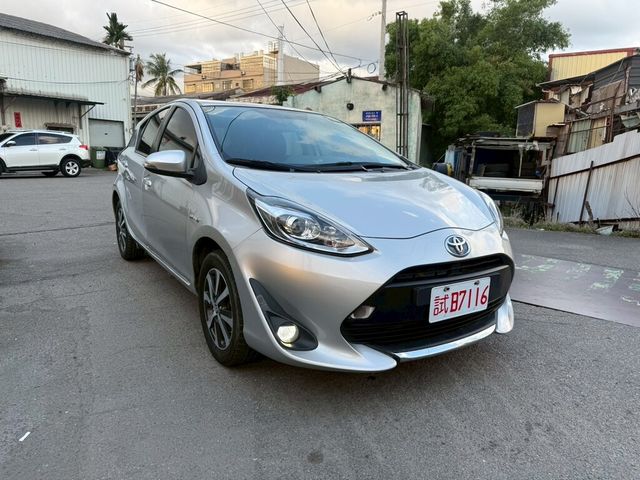 TOYOTA豐田 PRIUS C  第3張相片