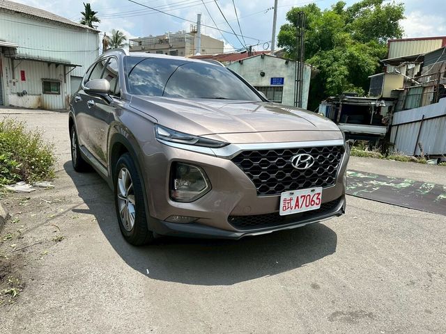 HYUNDAI現代 SANTA FE  第2張相片