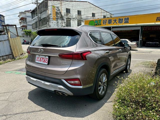 HYUNDAI現代 SANTA FE  第3張相片