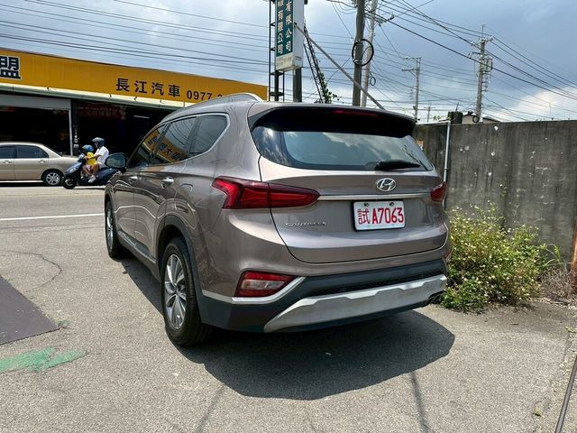 HYUNDAI現代 SANTA FE  第4張相片