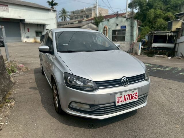 VOLKSWAGEN福斯 POLO  第2張相片