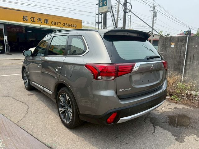 MITSUBISHI三菱 OUTLANDER  第4張相片