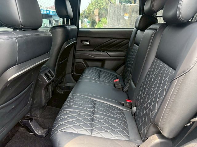 MITSUBISHI三菱 OUTLANDER  第8張相片