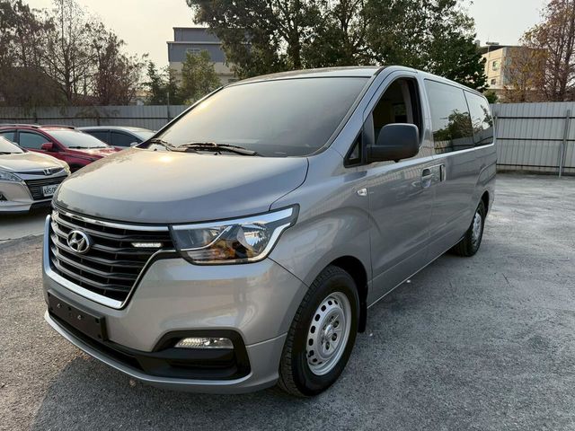 HYUNDAI現代 STAREX  第1張相片