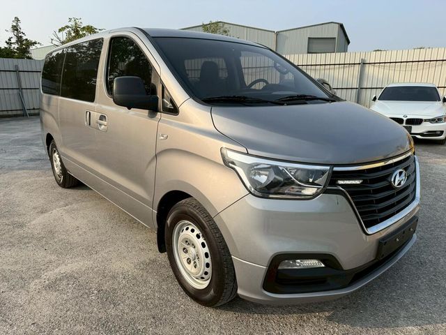 HYUNDAI現代 STAREX  第2張相片