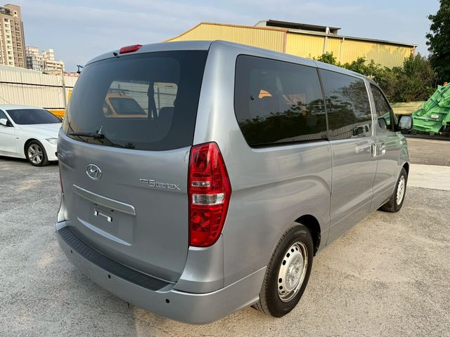 HYUNDAI現代 STAREX  第3張相片