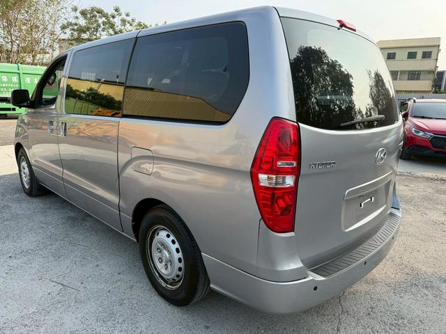 HYUNDAI現代 STAREX  第4張相片
