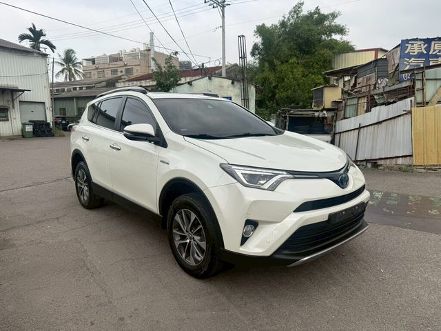 TOYOTA豐田 RAV4  第3張相片