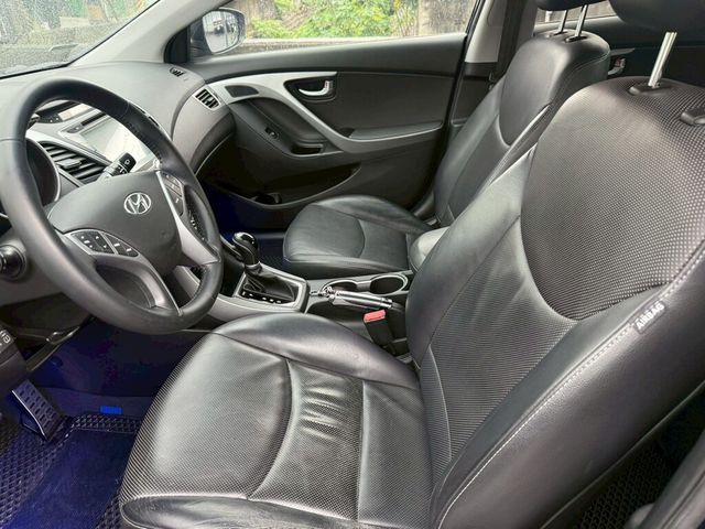 HYUNDAI現代 ELANTRA  第7張相片