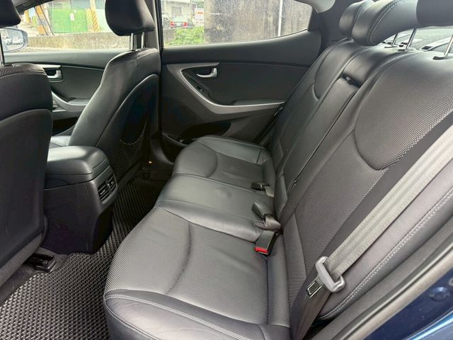 HYUNDAI現代 ELANTRA  第8張相片