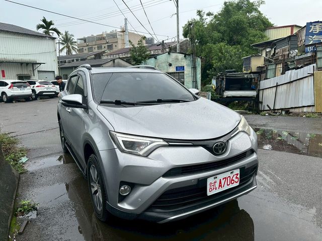 TOYOTA豐田 RAV4  第2張相片