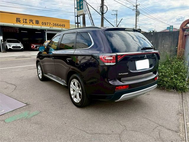 MITSUBISHI三菱 OUTLANDER  第4張相片