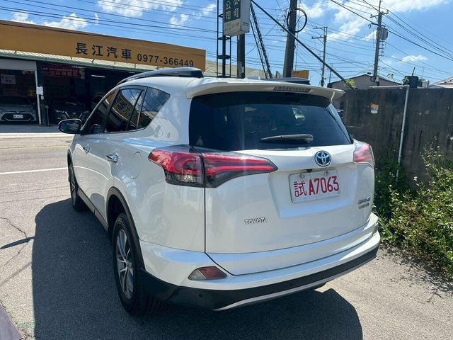 TOYOTA豐田 RAV4  第3張相片