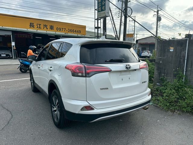 TOYOTA豐田 RAV4  第3張相片