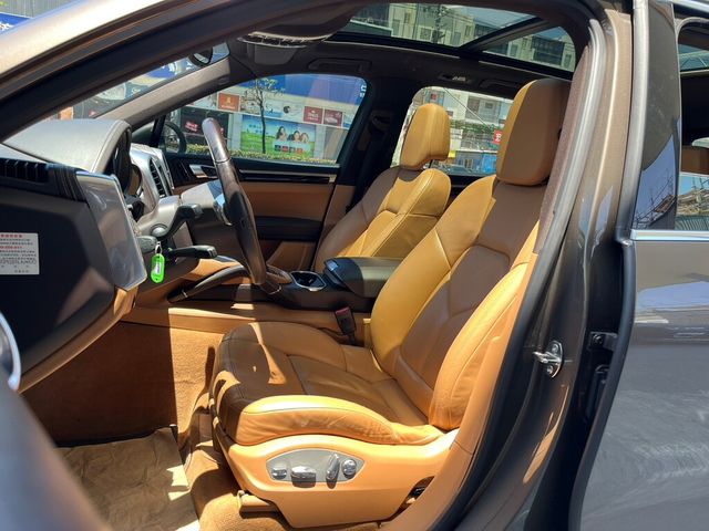 PORSCHE保時捷 CAYENNE  第14張相片