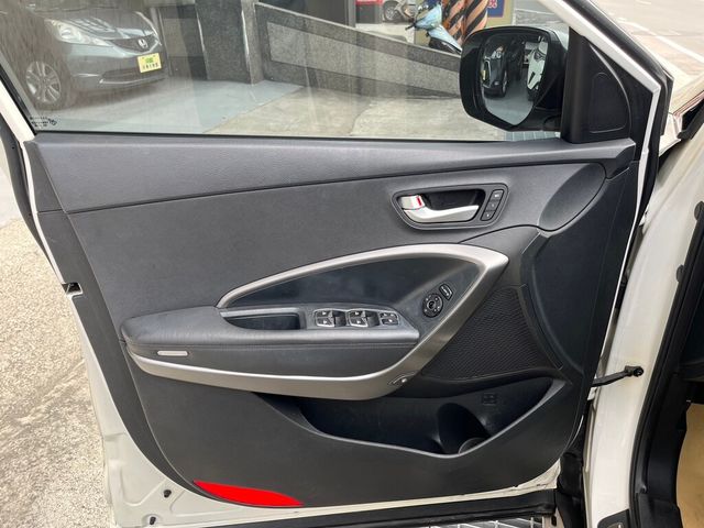 HYUNDAI現代 SANTA FE  第13張相片
