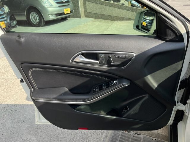 M-BENZ賓士 GLA200  第14張相片