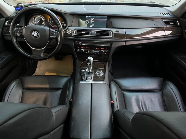 BMW寶馬 740LI  第7張相片